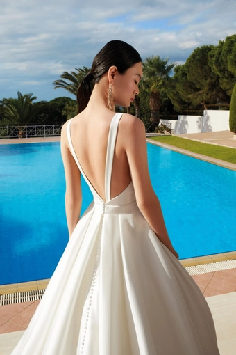 Demetrios 200154 #3 backface vertical cropped thumbnail