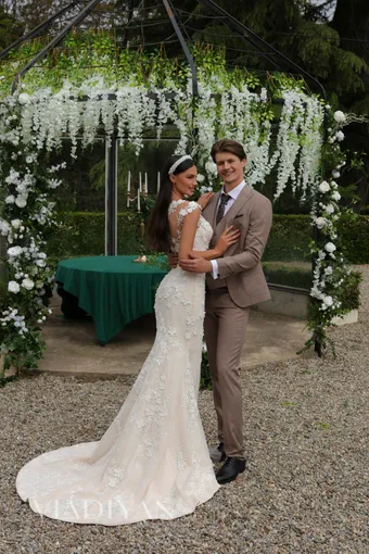 Vladiyan 2452 #3 default backface vertical thumbnail