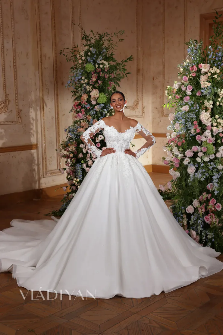 Vladiyan 2535 #0 frontface vertical picture