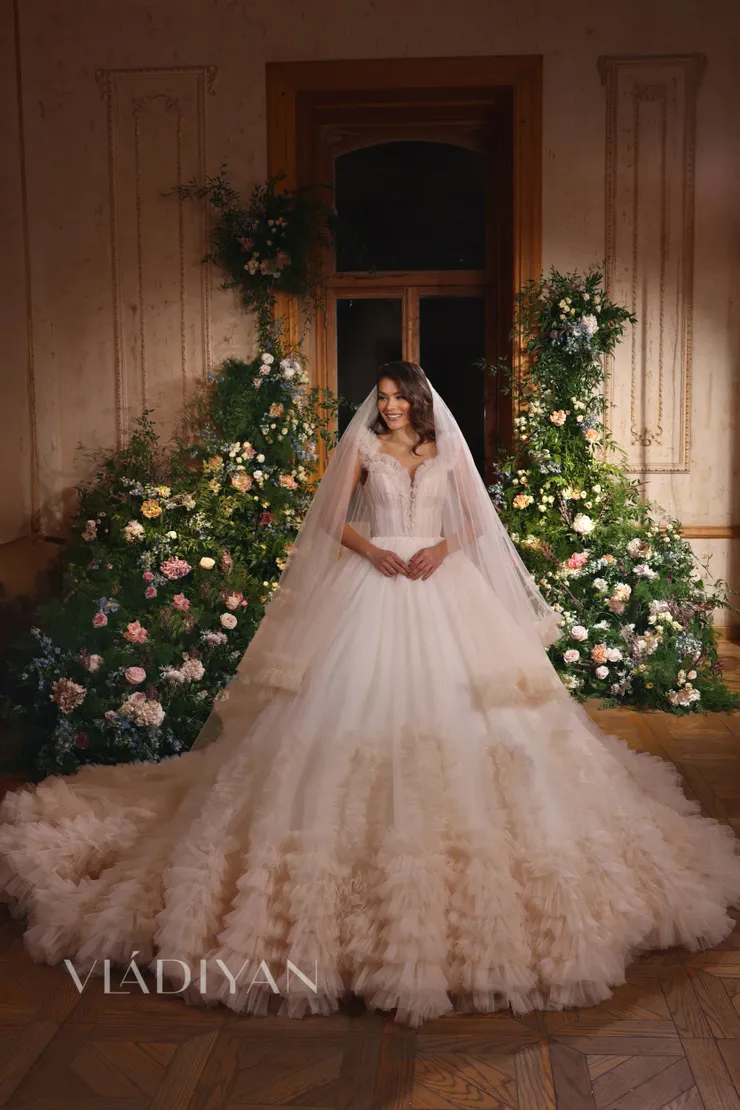 Vladiyan 2545 #1 frontface vertical picture