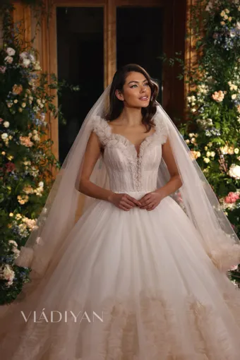 Vladiyan 2545 #3 frontface vertical cropped thumbnail