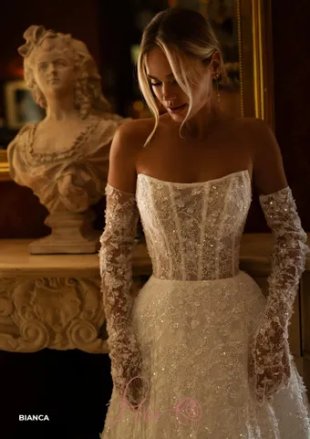 Fler Bianca #2 frontface vertical cropped thumbnail