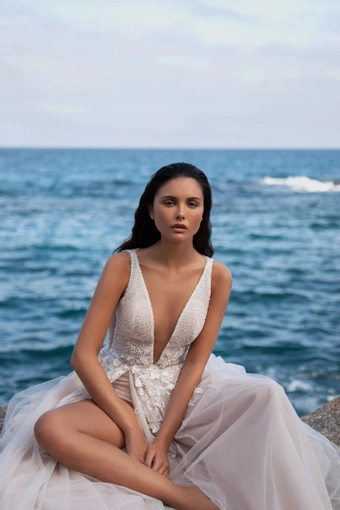 Yedyna Chantal #2 vertical thumbnail