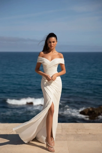 Yedyna Chloe #2 vertical thumbnail