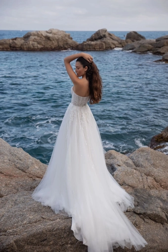 Yedyna Emily #4 default backface vertical thumbnail