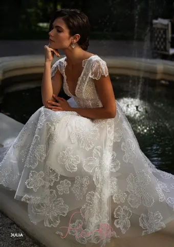 Fler Julia #1 frontface vertical cropped thumbnail