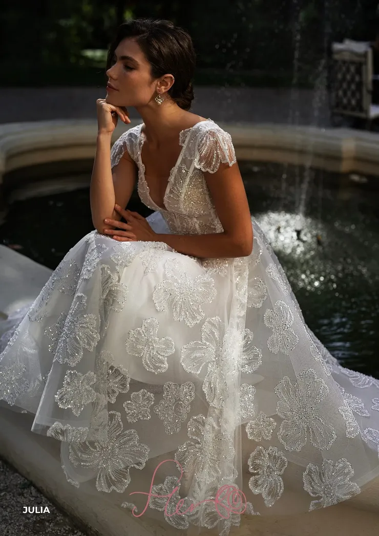 Fler Julia #1 frontface vertical cropped picture