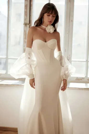 Victoria Soprano Klein #3 frontface vertical cropped thumbnail