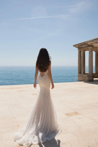 Yedyna Laura #4 default backface vertical thumbnail