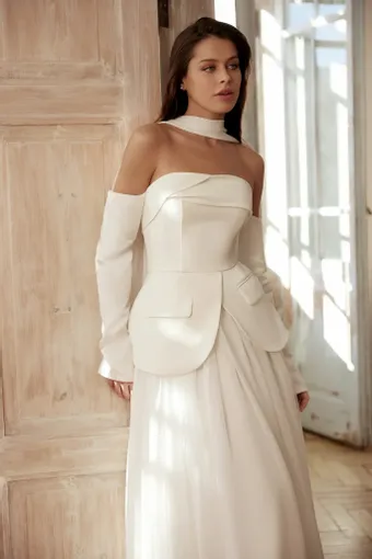 Victoria Soprano Mademoisella #2 frontface vertical cropped thumbnail