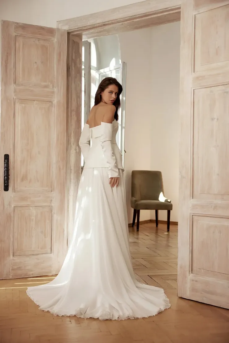 Victoria Soprano Mademoisella #1 default backface vertical picture