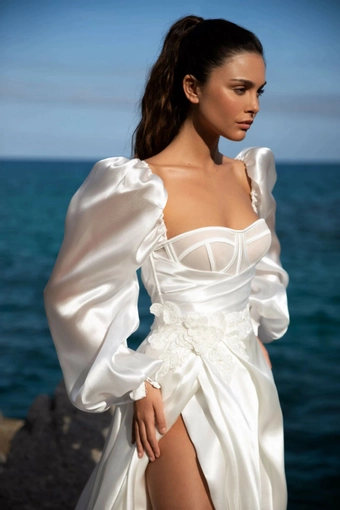 Yedyna Melanie #1 vertical thumbnail