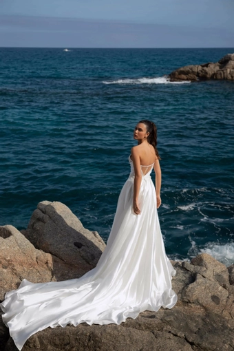 Yedyna Melanie #4 default backface vertical thumbnail